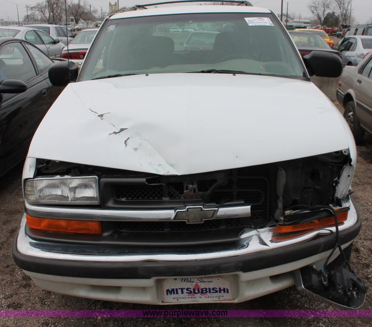 image for item E3164 2000 Chevrolet Blazer LS