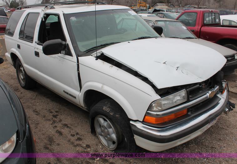 image for item E3164 2000 Chevrolet Blazer LS