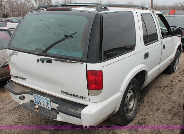 image for item E3164 2000 Chevrolet Blazer LS