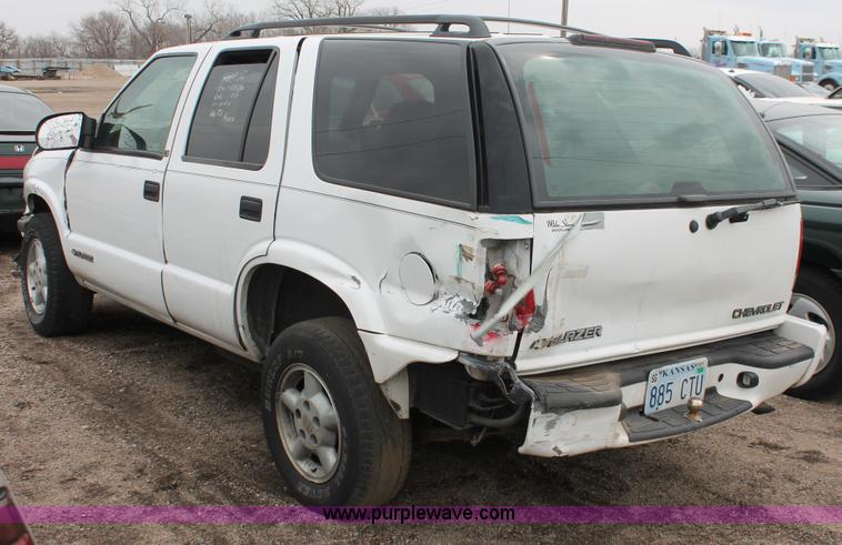 image for item E3164 2000 Chevrolet Blazer LS