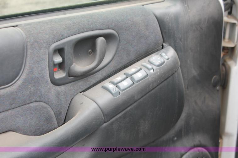 image for item E3164 2000 Chevrolet Blazer LS