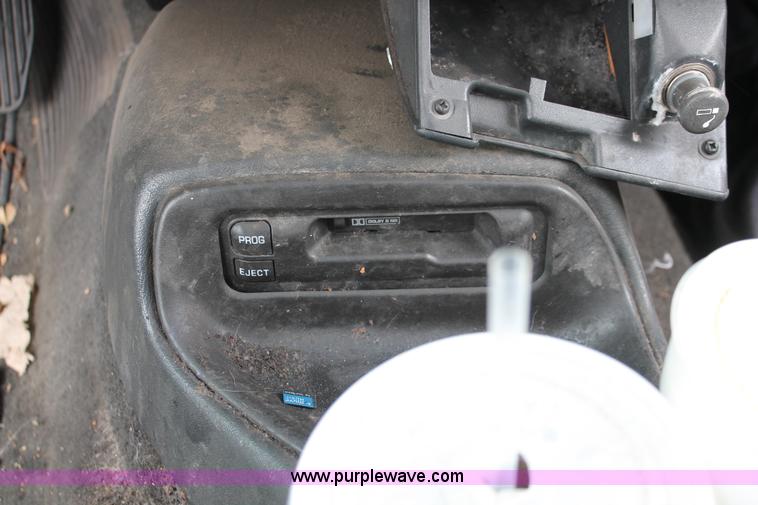 image for item E3164 2000 Chevrolet Blazer LS