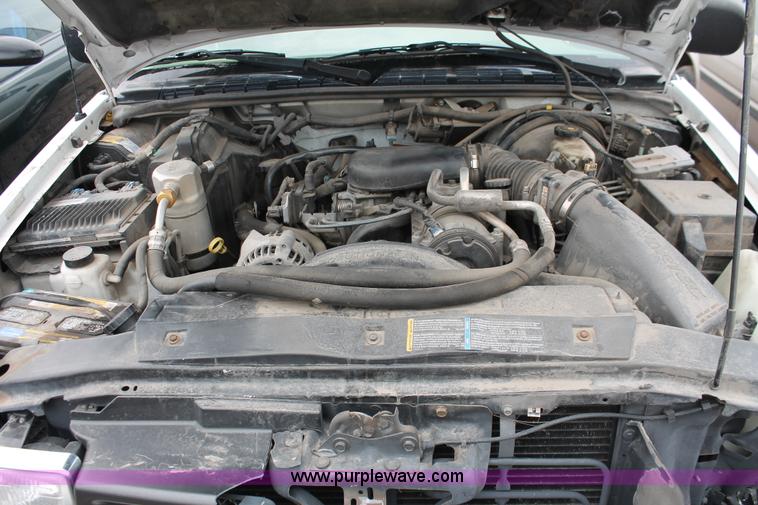 image for item E3164 2000 Chevrolet Blazer LS