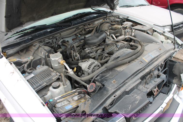 image for item E3164 2000 Chevrolet Blazer LS