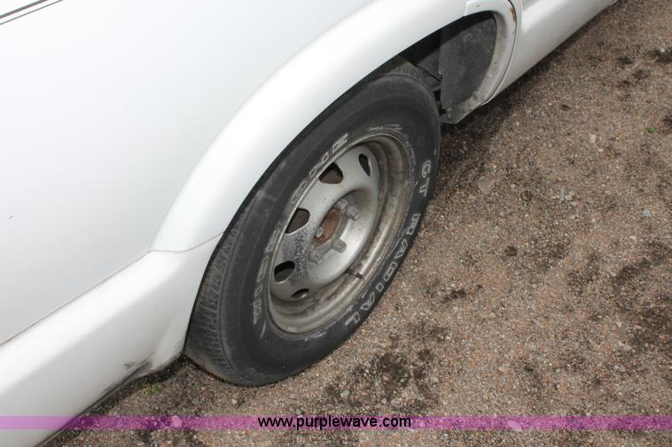 image for item E3164 2000 Chevrolet Blazer LS