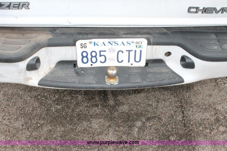 image for item E3164 2000 Chevrolet Blazer LS