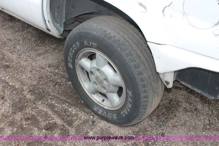 image for item E3164 2000 Chevrolet Blazer LS