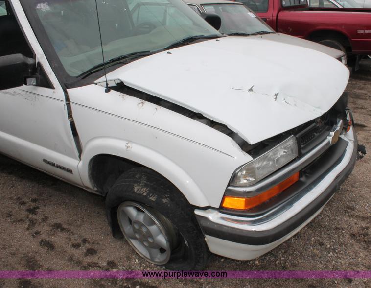 image for item E3164 2000 Chevrolet Blazer LS