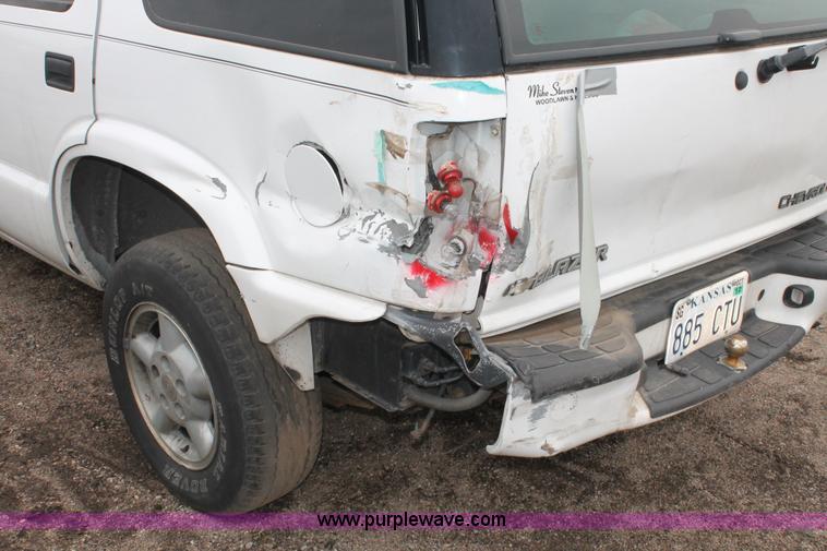 image for item E3164 2000 Chevrolet Blazer LS
