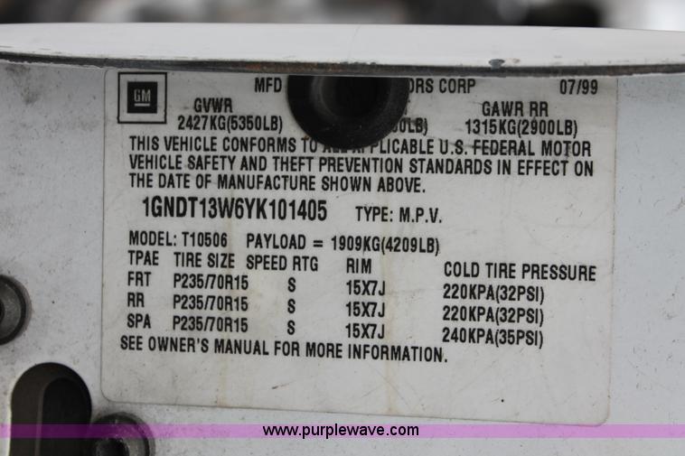 image for item E3164 2000 Chevrolet Blazer LS