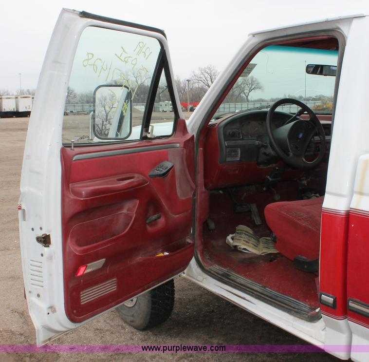 image for item E3167 1993 Ford F250 XLT pickup truck
