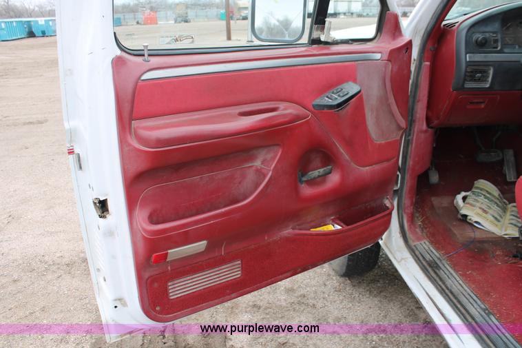 image for item E3167 1993 Ford F250 XLT pickup truck