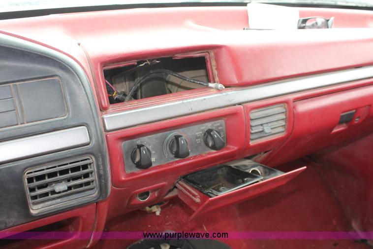 image for item E3167 1993 Ford F250 XLT pickup truck