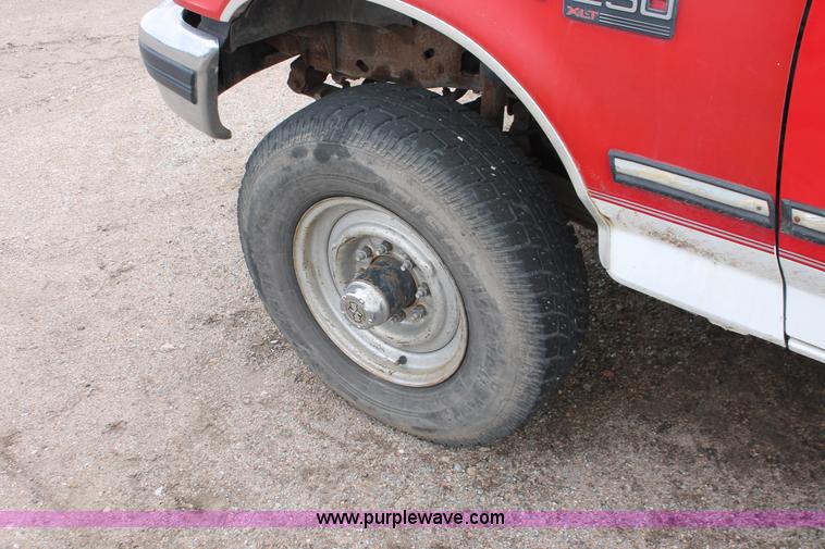 image for item E3167 1993 Ford F250 XLT pickup truck