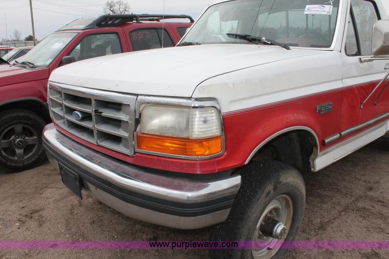 image for item E3167 1993 Ford F250 XLT pickup truck