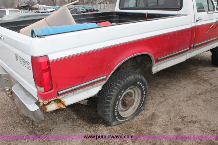 image for item E3167 1993 Ford F250 XLT pickup truck