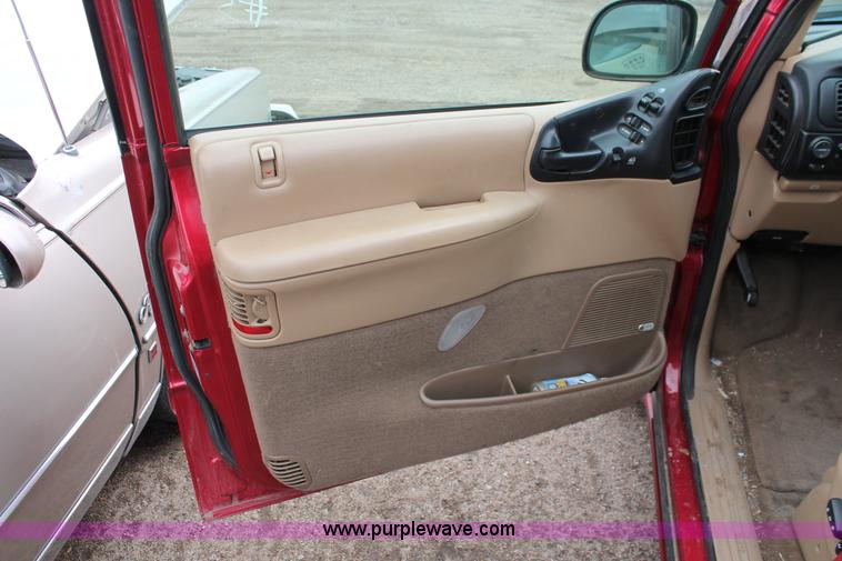 image for item E3168 1998 Dodge Grand Caravan