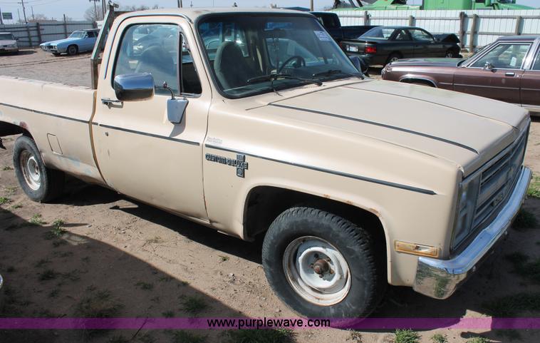 image for item E3170 1986 Chevrolet Custom Deluxe 10 pickup truck