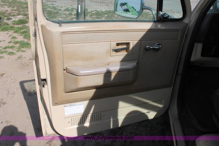 image for item E3170 1986 Chevrolet Custom Deluxe 10 pickup truck