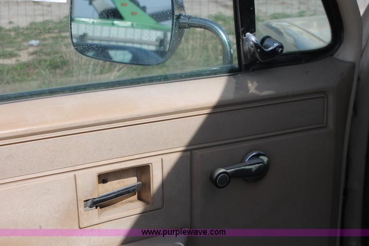image for item E3170 1986 Chevrolet Custom Deluxe 10 pickup truck