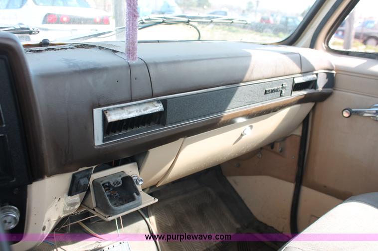 image for item E3170 1986 Chevrolet Custom Deluxe 10 pickup truck