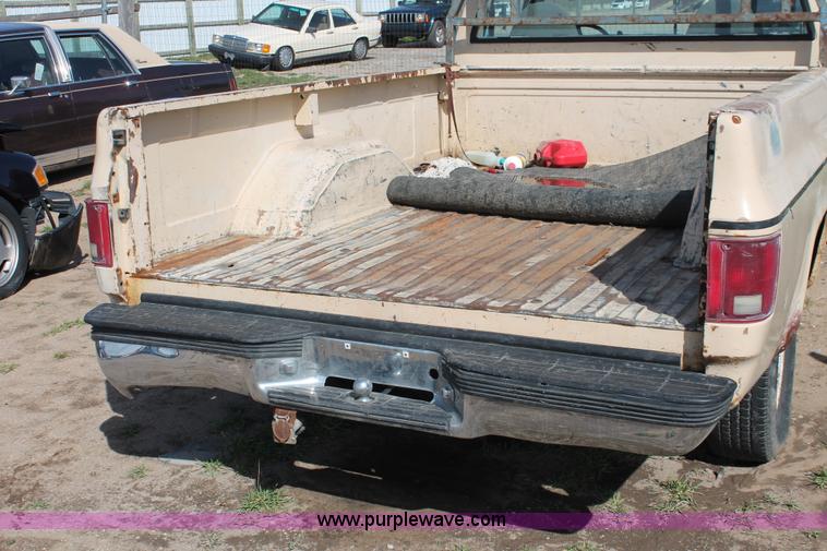image for item E3170 1986 Chevrolet Custom Deluxe 10 pickup truck