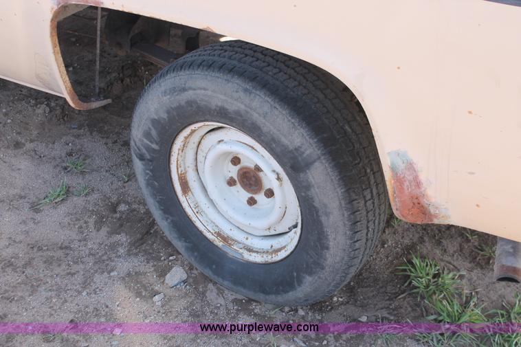 image for item E3170 1986 Chevrolet Custom Deluxe 10 pickup truck
