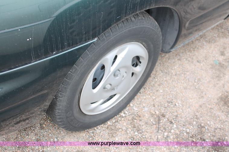 image for item E3175 1997 Saturn SC1