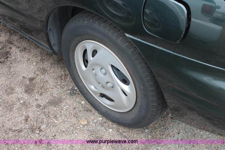 image for item E3175 1997 Saturn SC1