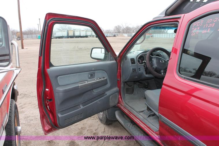 image for item E3176 2002 Nissan Xterra SE