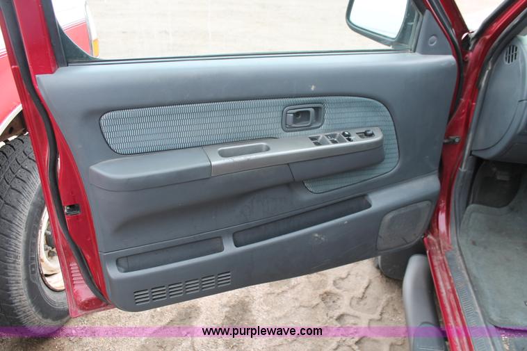 image for item E3176 2002 Nissan Xterra SE