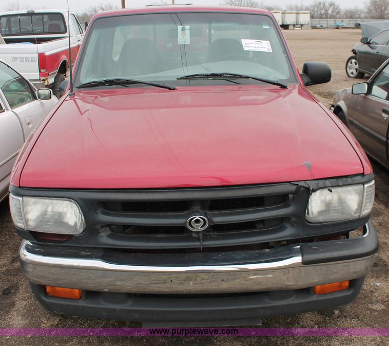 image for item E3185 1996 Mazda B2300 SE pickup truck
