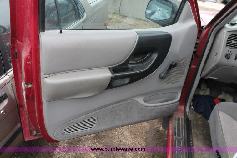 image for item E3185 1996 Mazda B2300 SE pickup truck