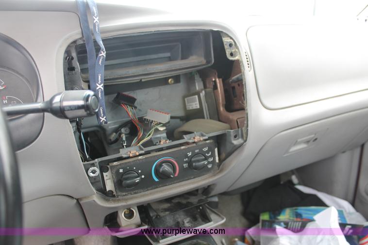 image for item E3185 1996 Mazda B2300 SE pickup truck