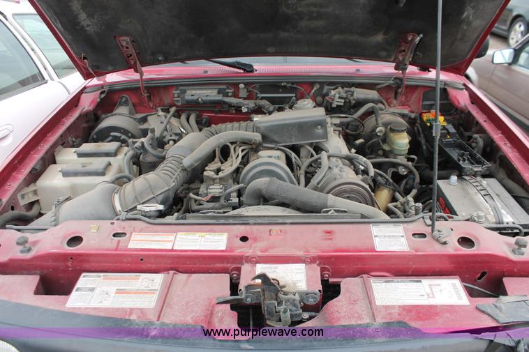 image for item E3185 1996 Mazda B2300 SE pickup truck