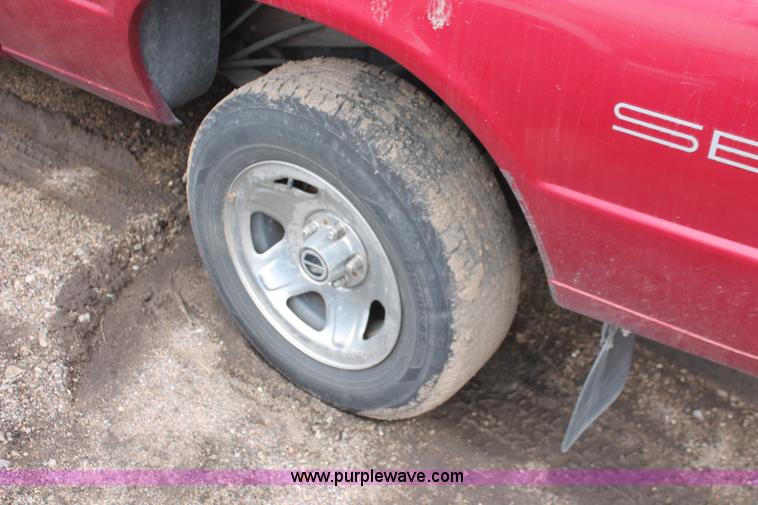 image for item E3185 1996 Mazda B2300 SE pickup truck