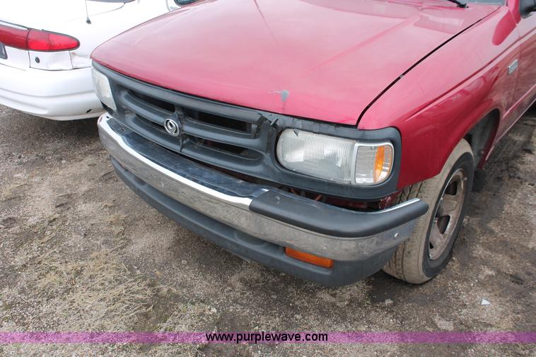 image for item E3185 1996 Mazda B2300 SE pickup truck