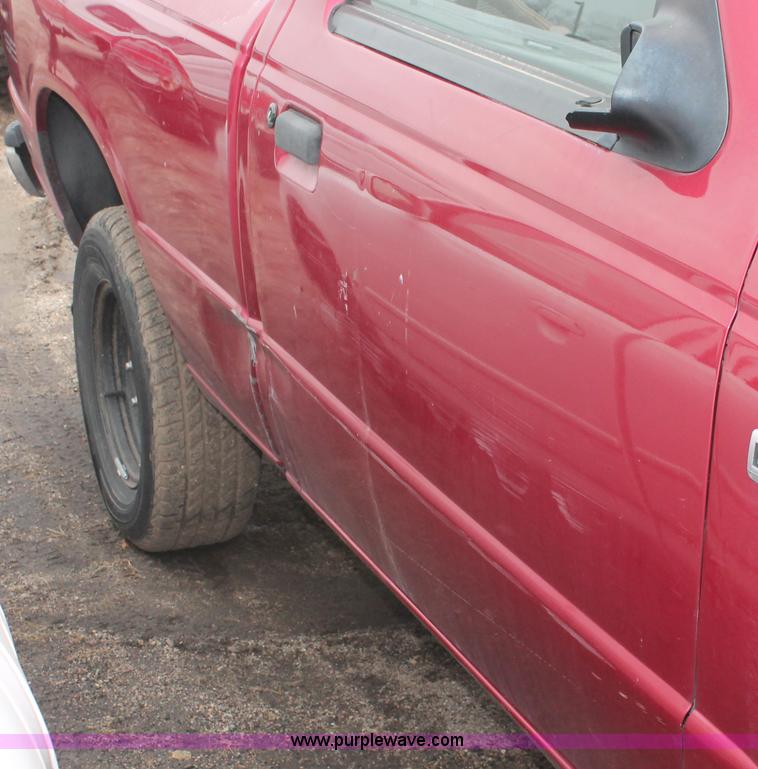 image for item E3185 1996 Mazda B2300 SE pickup truck