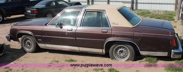 image for item E3189 1983 Ford Crown Victoria LTD
