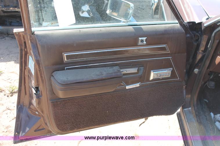 image for item E3189 1983 Ford Crown Victoria LTD