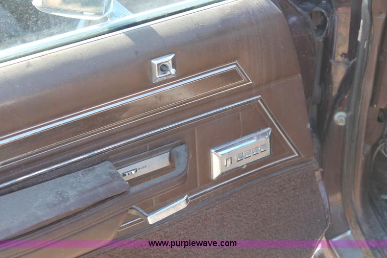 image for item E3189 1983 Ford Crown Victoria LTD