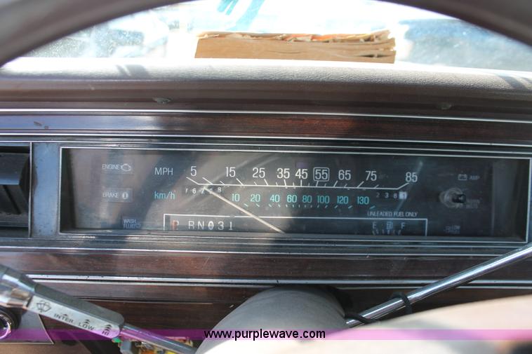 image for item E3189 1983 Ford Crown Victoria LTD