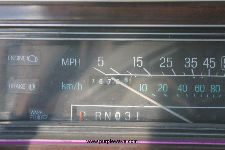 image for item E3189 1983 Ford Crown Victoria LTD