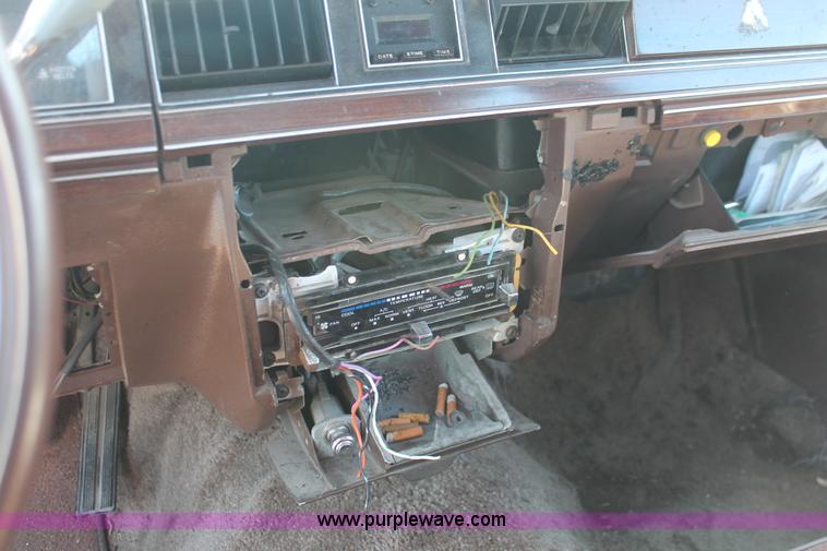 image for item E3189 1983 Ford Crown Victoria LTD