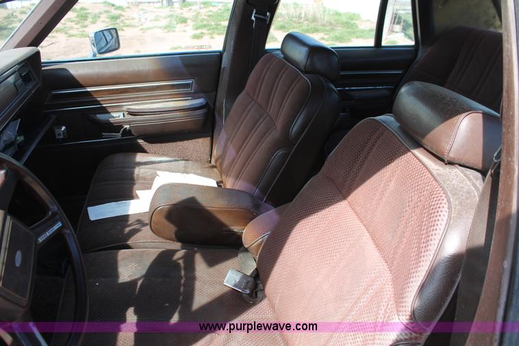 image for item E3189 1983 Ford Crown Victoria LTD