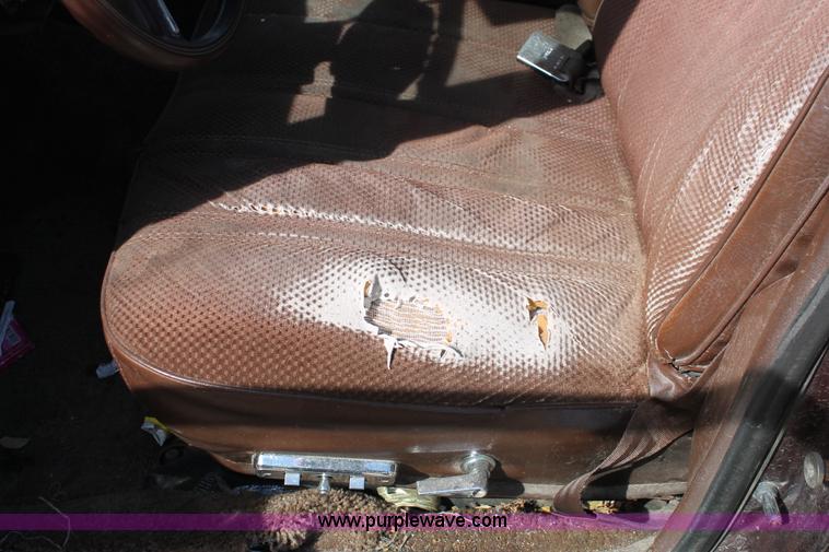 image for item E3189 1983 Ford Crown Victoria LTD