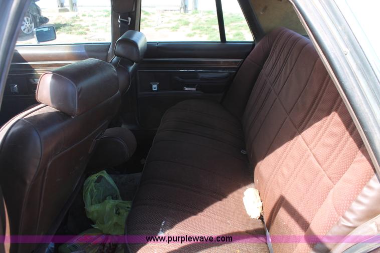 image for item E3189 1983 Ford Crown Victoria LTD