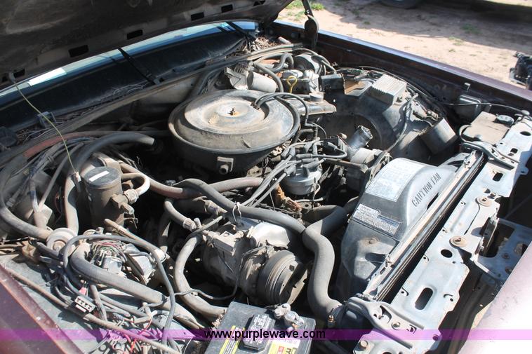 image for item E3189 1983 Ford Crown Victoria LTD