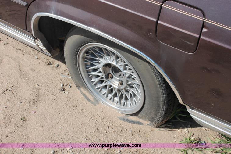 image for item E3189 1983 Ford Crown Victoria LTD