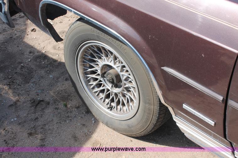 image for item E3189 1983 Ford Crown Victoria LTD